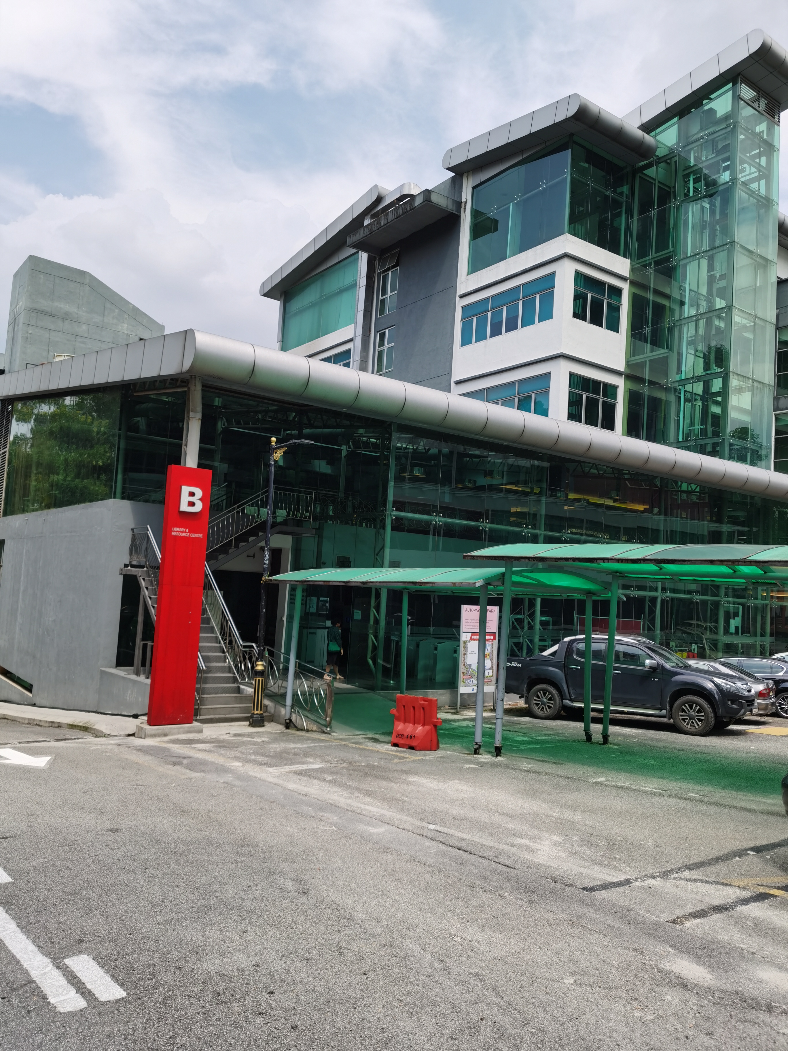 思特雅大學(xué)(圖3) 思特雅大學(xué)(圖3)